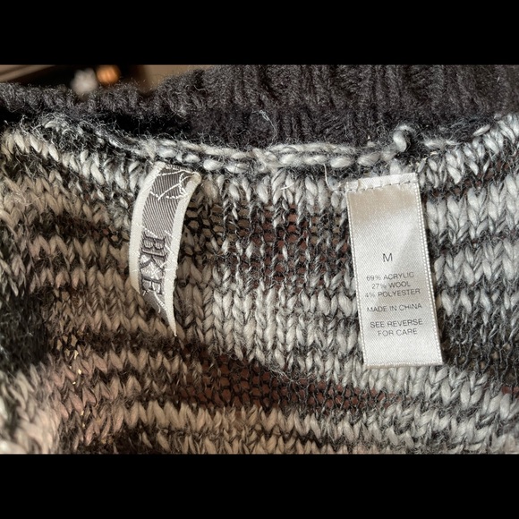 Stylish black and white cardigan sweater with fun detailed stitching! - Picture 6 of 6